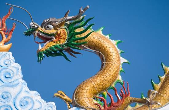 属龙人今年的运气怎么样女（ 属龙女性今年运势展望）